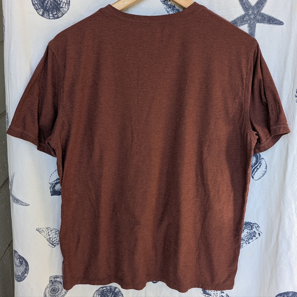 Vuori Strato Tech Mens Medium In Brick Athletic Tee - Picture 4 of 4